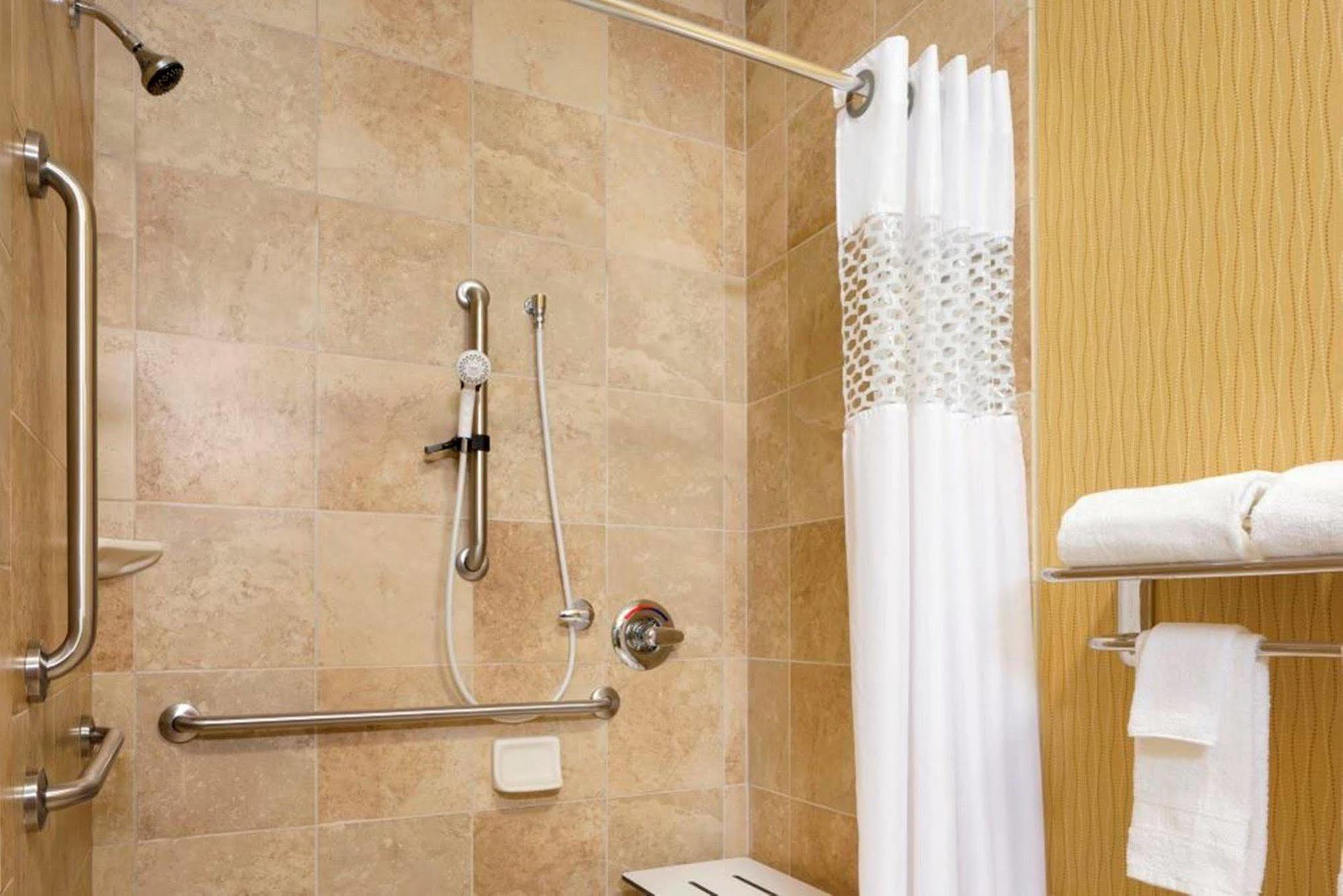 Hampton Inn Akron-Fairlawn Montrose Экстерьер фото